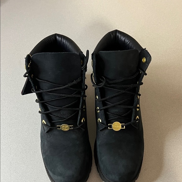 Timberland Black Nubuck Boots with Gold Details - Picture 6 of 6